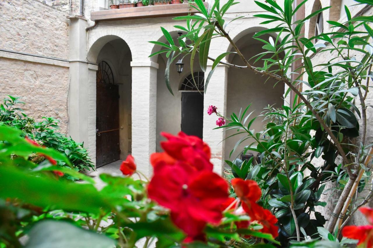 Il Nido Del Canterino Perúgia Exterior foto